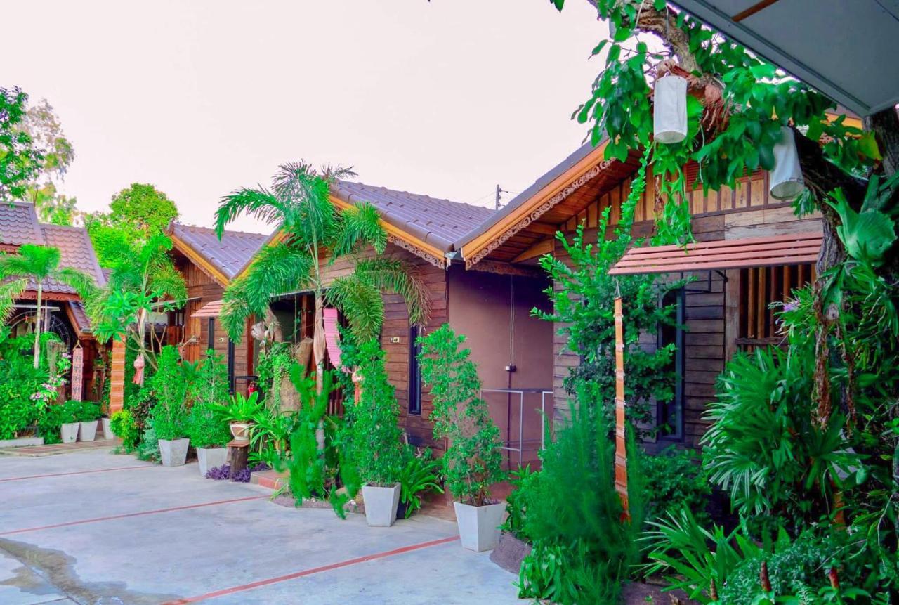 Khum Lanna & cafe Sisaket Exterior foto
